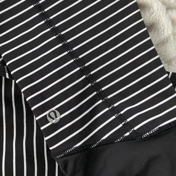 Lululemon Black & White Striped Cropped Leggings 23 Inch Long Zippered Leg Pant - Picture 9 of 9